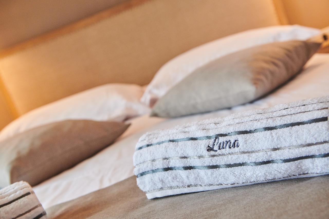 אומאג Boutique Rooms Luna מראה חיצוני תמונה